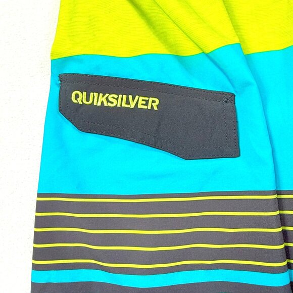Quiksilver Men's 4-Way Stretch Striped Boardshorts Size 29 - NWT - Picture 2 of 8